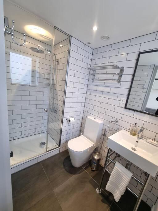Manhattan Style Apartment In Fulham Londra Esterno foto